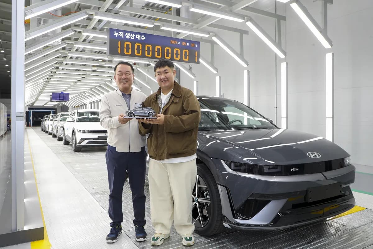 (Image 2) Hyundai Motor Achieves 100M Units Global Production.jpg_ssict_1200_800