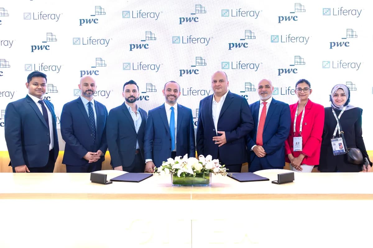 MoU Signing Photo between Liferay and PwC.jpg_ssict_1200_800
