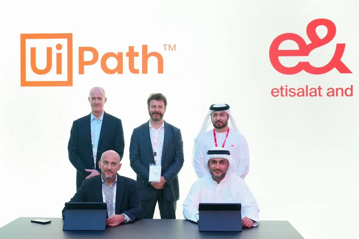 UiPath_E&UAE_Signing_Ceremony_2.jpg_ssict_1200_800