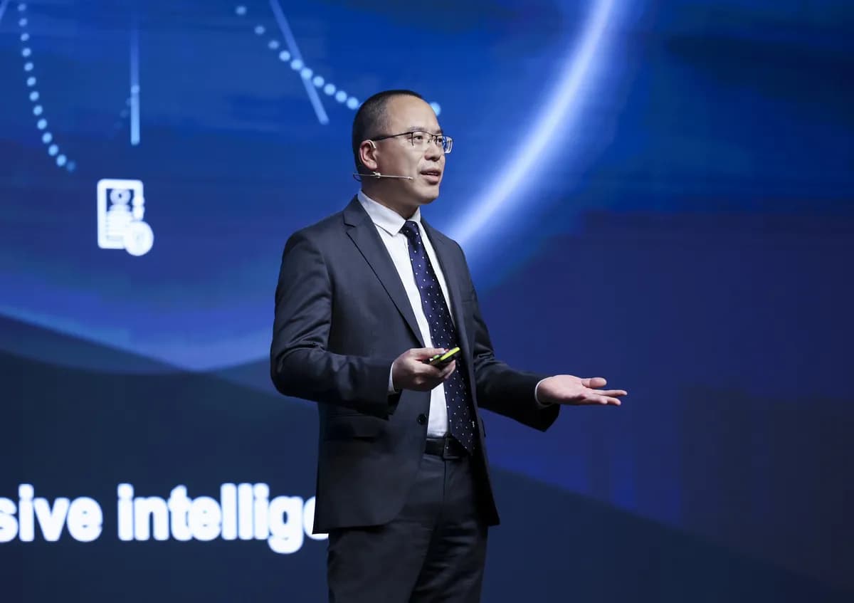 Cao Ming, Vice President of Huawei and President of Huawei's Wireless Solution, launching 5G-AA 10 solutions_ssict_1200_847